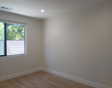523 Lancaster Way - Photo Thumbnail 30