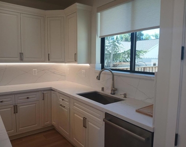 523 Lancaster Way - Photo Thumbnail 15