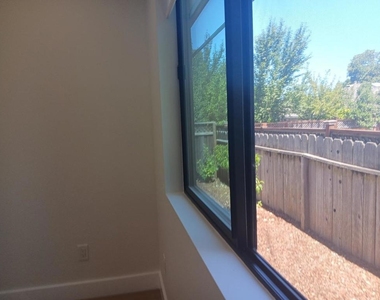 523 Lancaster Way - Photo Thumbnail 23