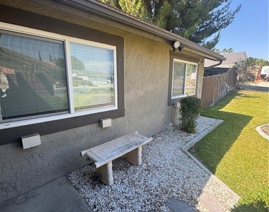 2152 Trafalgar Avenue - Photo Thumbnail 2