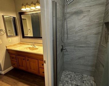 2152 Trafalgar Avenue - Photo Thumbnail 13