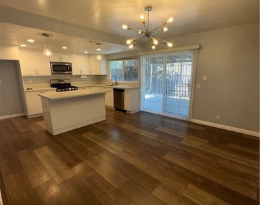 2152 Trafalgar Avenue - Photo Thumbnail 4