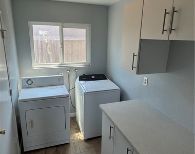 2152 Trafalgar Avenue - Photo Thumbnail 14
