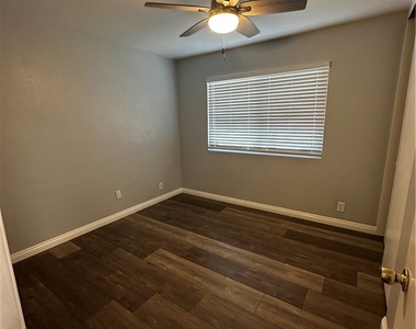 2152 Trafalgar Avenue - Photo Thumbnail 7