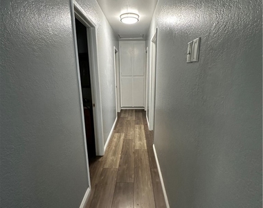 2152 Trafalgar Avenue - Photo Thumbnail 6