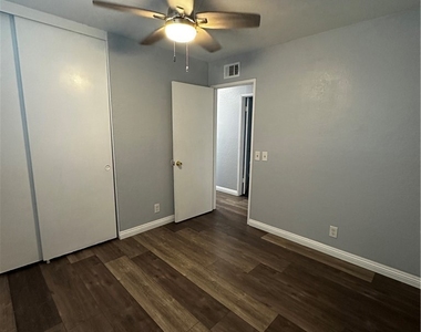 2152 Trafalgar Avenue - Photo Thumbnail 8