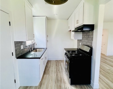 425 Grand Ave - Photo Thumbnail 5