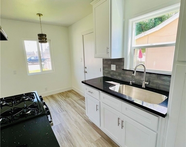 425 Grand Ave - Photo Thumbnail 9