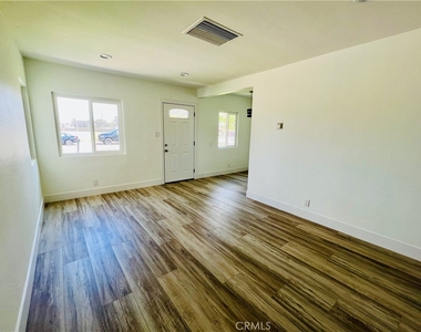 425 Grand Ave - Photo Thumbnail 4
