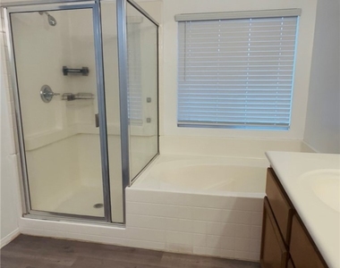 27903 Crescent Court - Photo Thumbnail 12