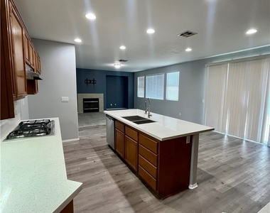 27903 Crescent Court - Photo Thumbnail 4