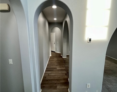 27903 Crescent Court - Photo Thumbnail 11
