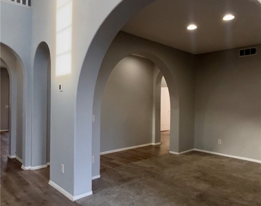 27903 Crescent Court - Photo Thumbnail 6