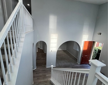 27903 Crescent Court - Photo Thumbnail 8