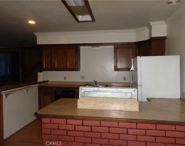 1021 Coulter Pine - Photo Thumbnail 11