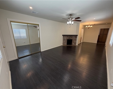 835 Pepper Way - Photo Thumbnail 4