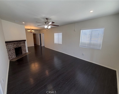 835 Pepper Way - Photo Thumbnail 3