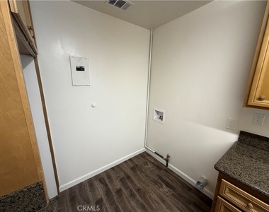 835 Pepper Way - Photo Thumbnail 12