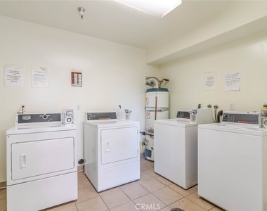 1466 Tamarind Avenue - Photo Thumbnail 13