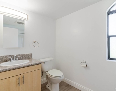 1466 Tamarind Avenue - Photo Thumbnail 12