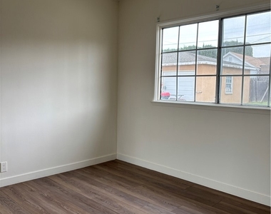 7224 1/4 Florence Avenue - Photo Thumbnail 10