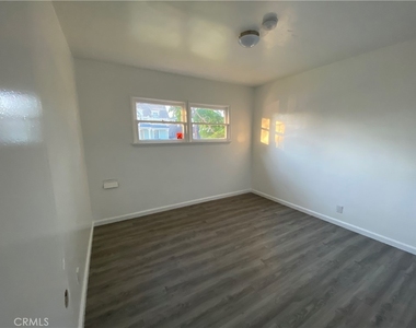257 W 17th Street - Photo Thumbnail 5