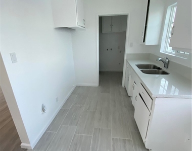 257 W 17th Street - Photo Thumbnail 3