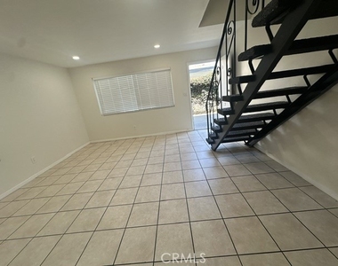 9509 Los Angeles - Photo Thumbnail 8