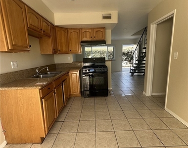 9509 Los Angeles - Photo Thumbnail 2