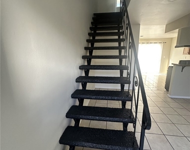 9509 Los Angeles - Photo Thumbnail 11