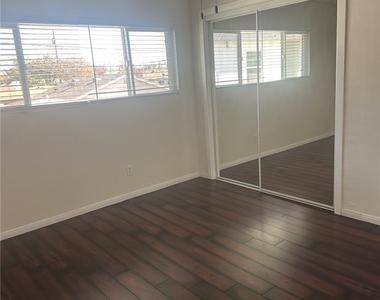 9509 Los Angeles - Photo Thumbnail 5