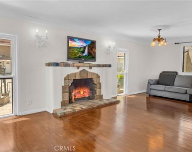 2620 Commodore - Photo Thumbnail 3