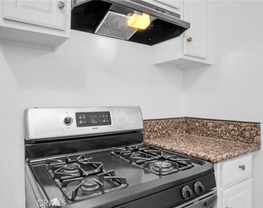 2620 Commodore - Photo Thumbnail 12