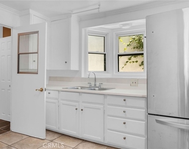 2620 Commodore - Photo Thumbnail 8