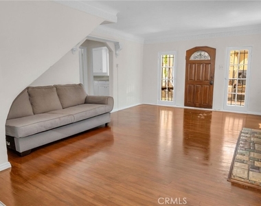 2620 Commodore - Photo Thumbnail 4