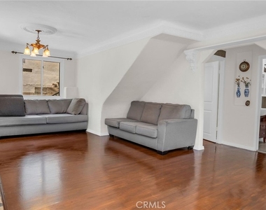 2620 Commodore - Photo Thumbnail 2