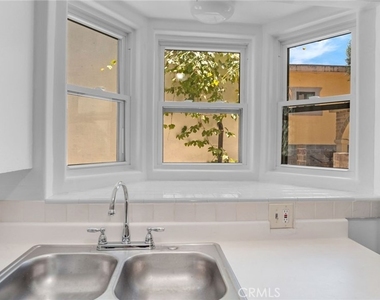 2620 Commodore - Photo Thumbnail 11