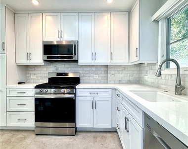 1820 1/2 S Wooster Street - Photo Thumbnail 11