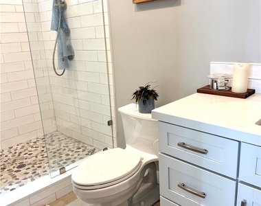 1820 1/2 S Wooster Street - Photo Thumbnail 8