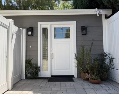 1820 1/2 S Wooster Street - Photo Thumbnail 23