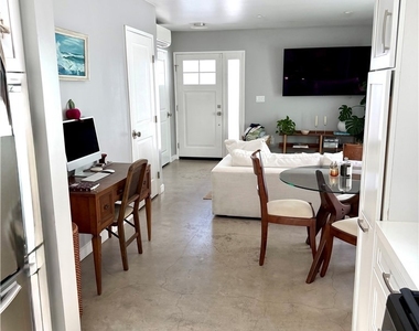 1820 1/2 S Wooster Street - Photo Thumbnail 13
