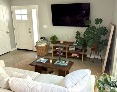 1820 1/2 S Wooster Street - Photo Thumbnail 1