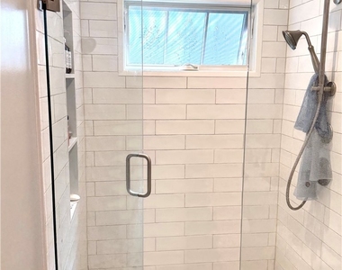 1820 1/2 S Wooster Street - Photo Thumbnail 9