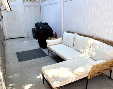 1820 1/2 S Wooster Street - Photo Thumbnail 16