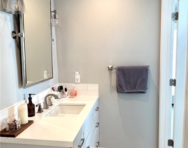 1820 1/2 S Wooster Street - Photo Thumbnail 7