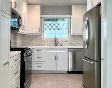 1820 1/2 S Wooster Street - Photo Thumbnail 12