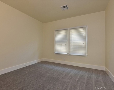 470 W Center Street - Photo Thumbnail 8