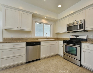 470 W Center Street - Photo Thumbnail 3