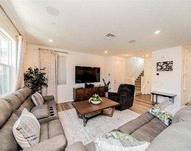 1617 Honeysuckle Place - Photo Thumbnail 5