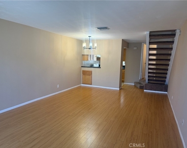 1022 Irving Avenue - Photo Thumbnail 6